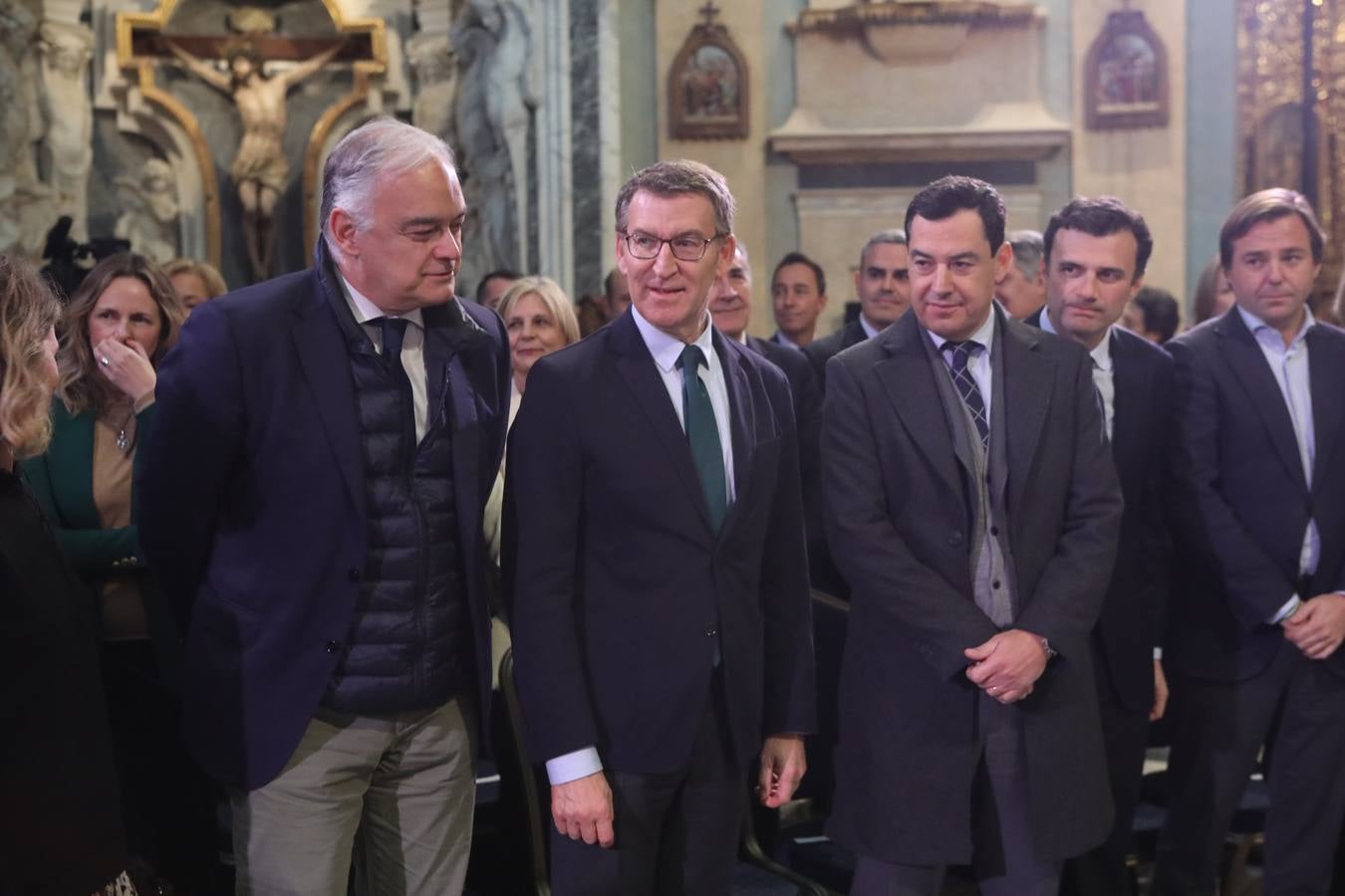 Fotos: Feijóo pasea por las calles de Cádiz junto a Bruno García, candidato del PP por Cádiz