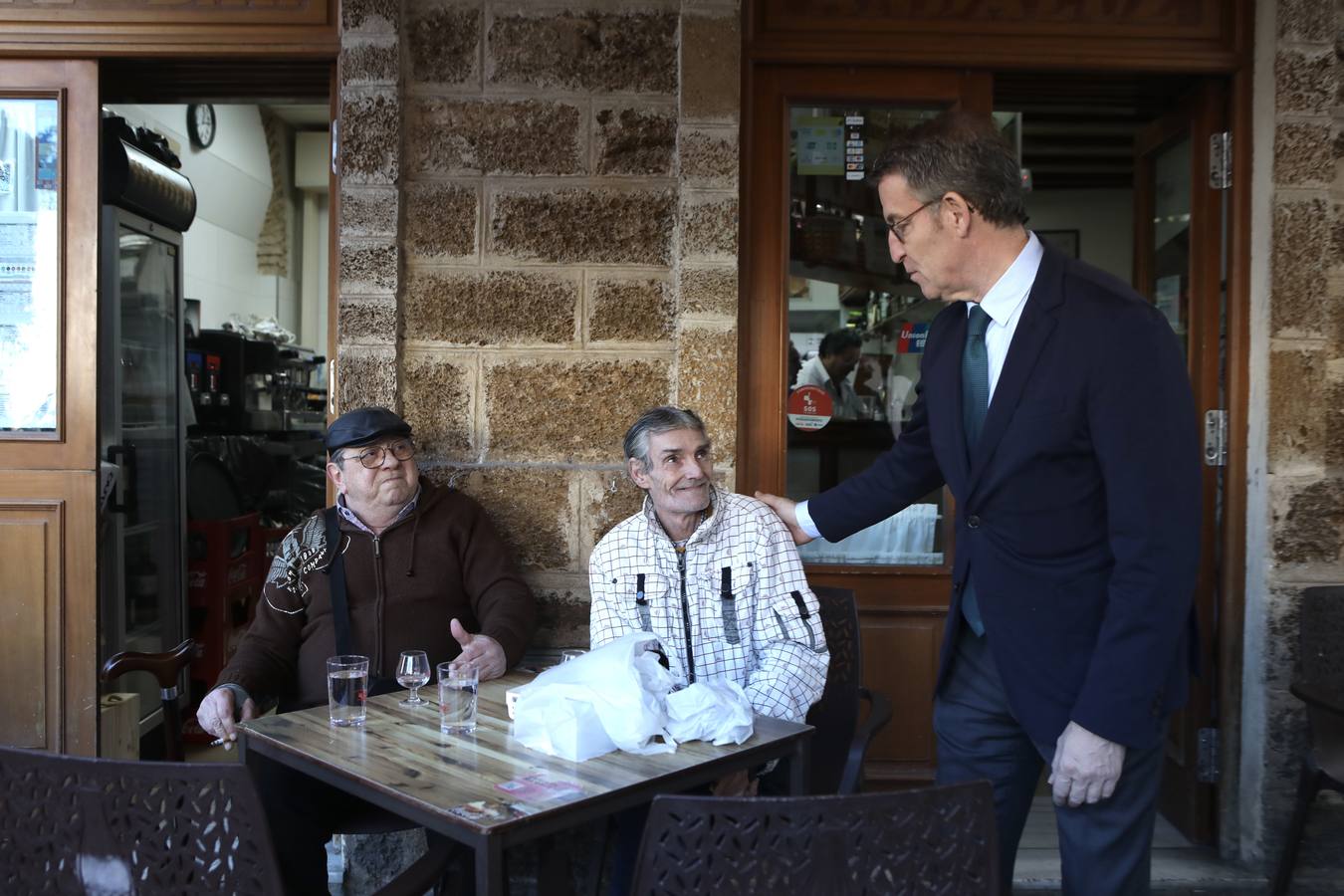 Fotos: Feijóo pasea por las calles de Cádiz junto a Bruno García, candidato del PP por Cádiz