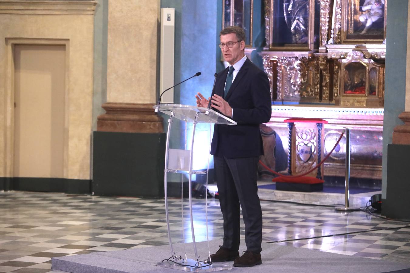 Fotos: Feijóo pasea por las calles de Cádiz junto a Bruno García, candidato del PP por Cádiz