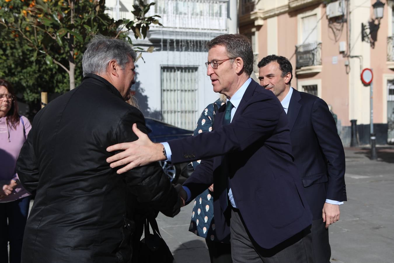 Fotos: Feijóo pasea por las calles de Cádiz junto a Bruno García, candidato del PP por Cádiz