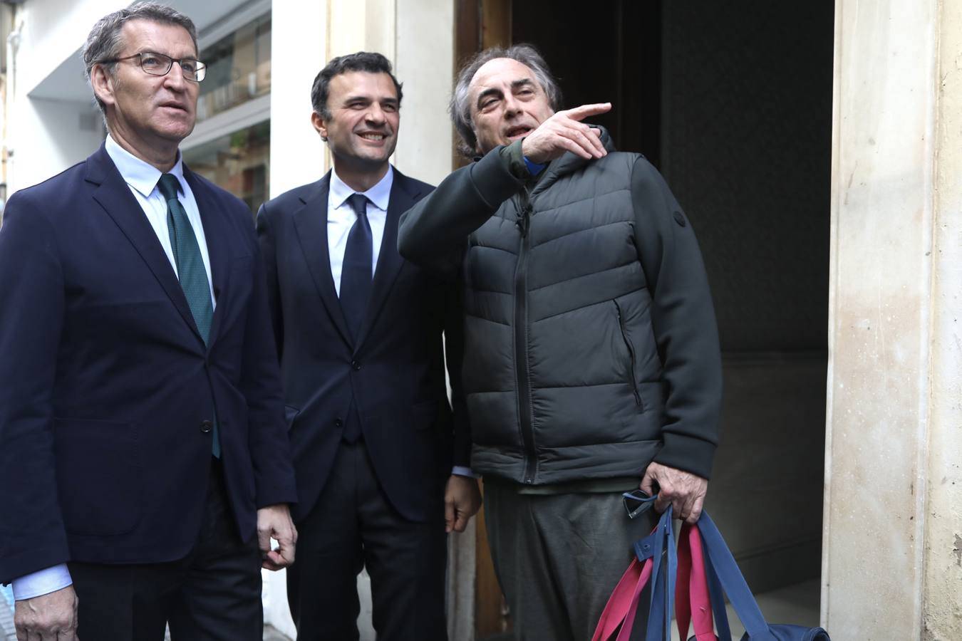 Fotos: Feijóo pasea por las calles de Cádiz junto a Bruno García, candidato del PP por Cádiz