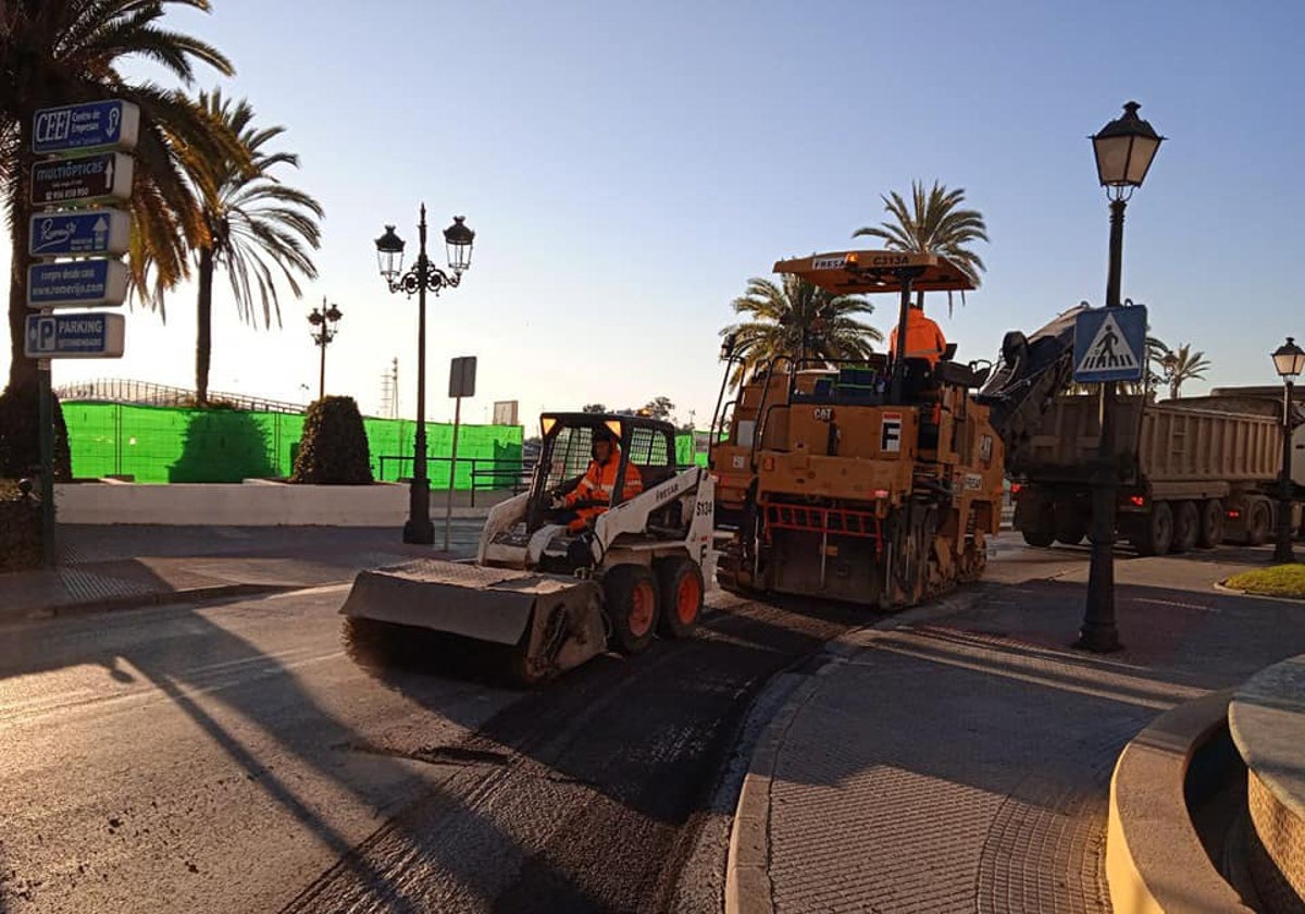 Comienza el asfaltado de Pozos Dulces que cerrará el acceso del tráfico a la ciudad por esta zona