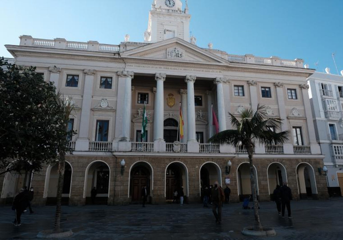 Fachada del Ayuntamiento de Cádiz, en la plaza de San Juan de Dios.