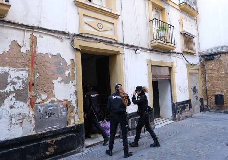 Desalojo de okupas en el centro histórico de Cádiz