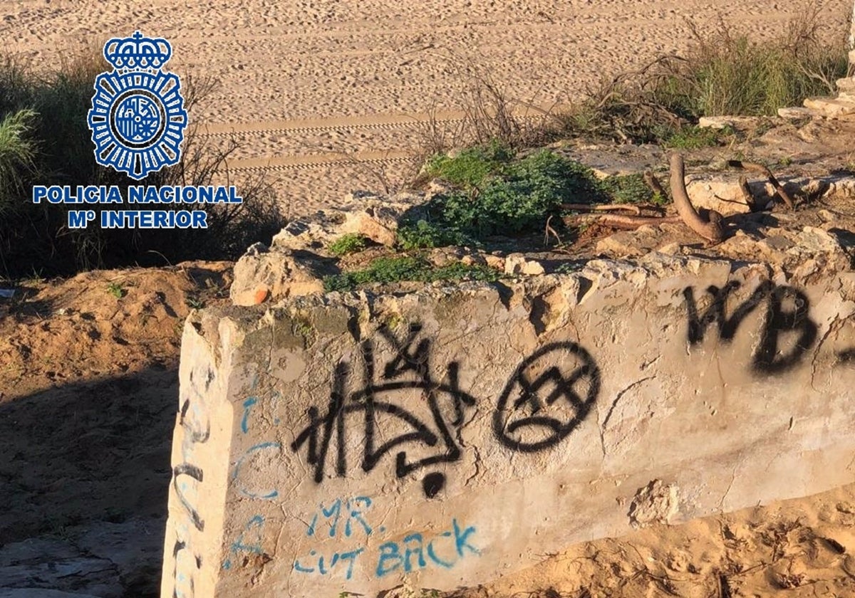 Detenido por hacer grafitis en la batería de costas de Las Arenillas, un Bien de Interés Cultural