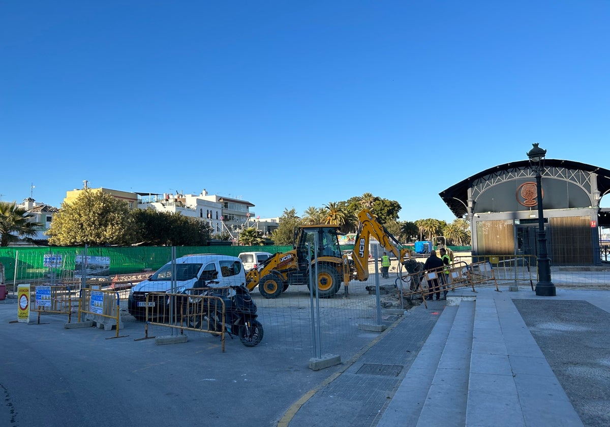 Trabajos en el paseo fluvial que han obligado al cierre de La Cristalera