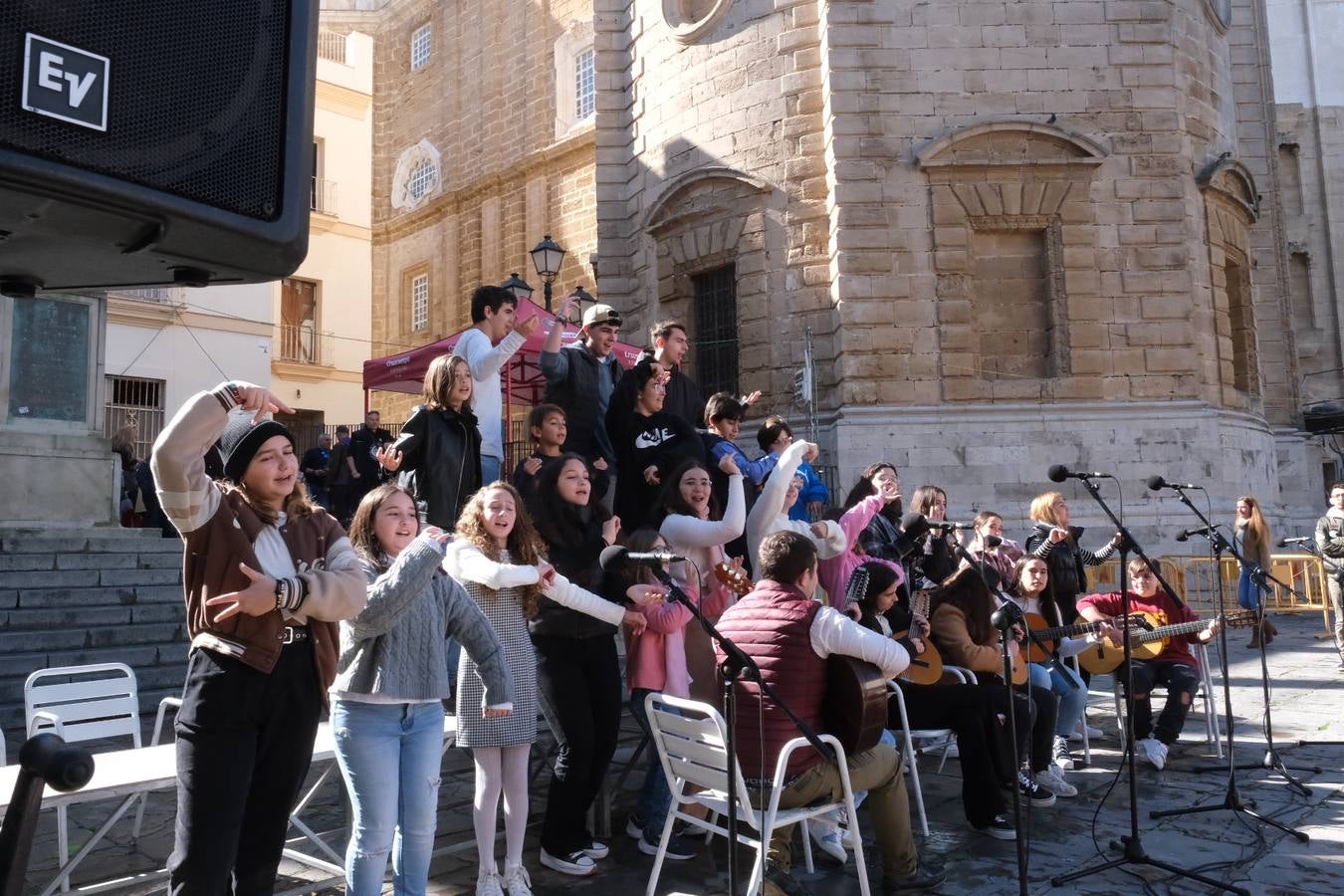 Fotos: Largas colas en la Catedral en la Gran Empanada Popular