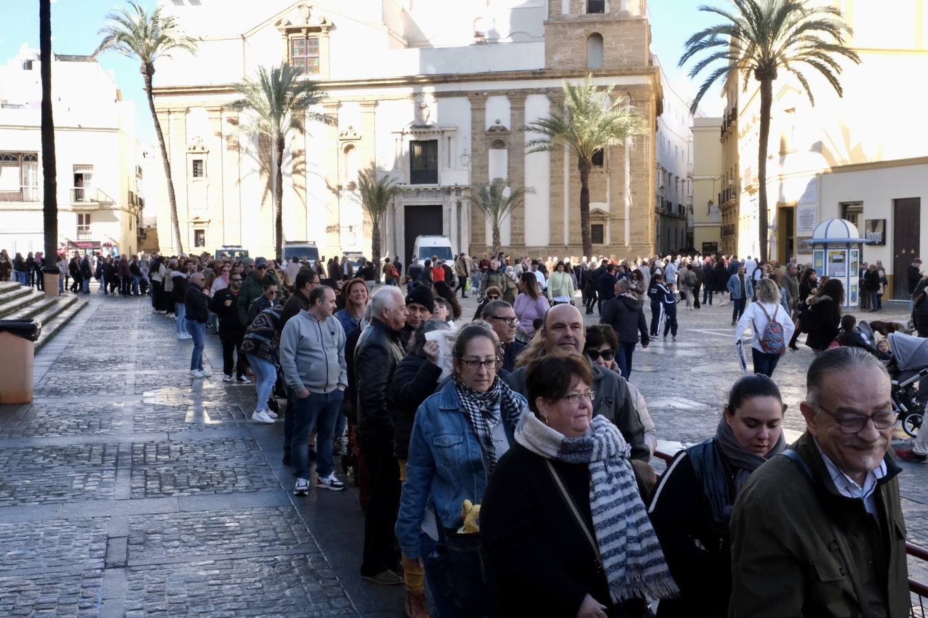 Fotos: Largas colas en la Catedral en la Gran Empanada Popular