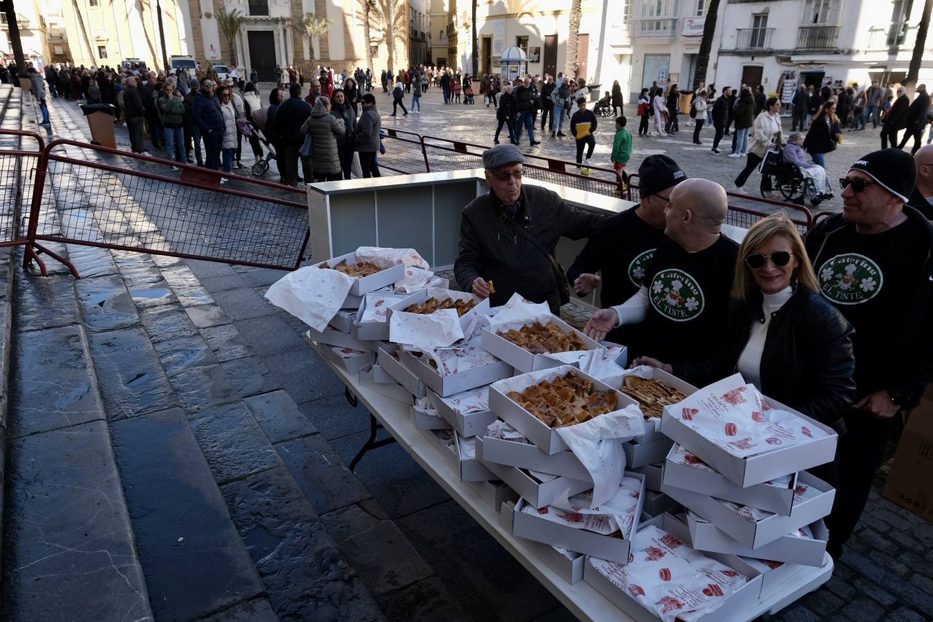 Fotos: Largas colas en la Catedral en la Gran Empanada Popular