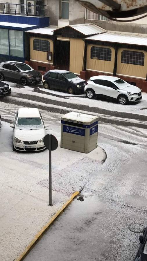 Fotos: la impresionante granizada en Sanlúcar deja sus calles teñidas de blanco