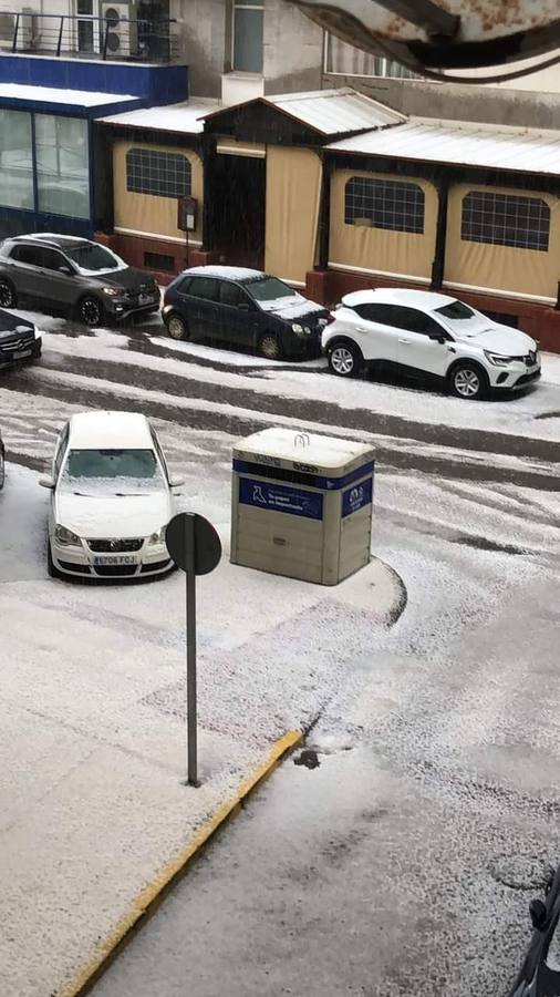 Fotos: la impresionante granizada en Sanlúcar deja sus calles teñidas de blanco