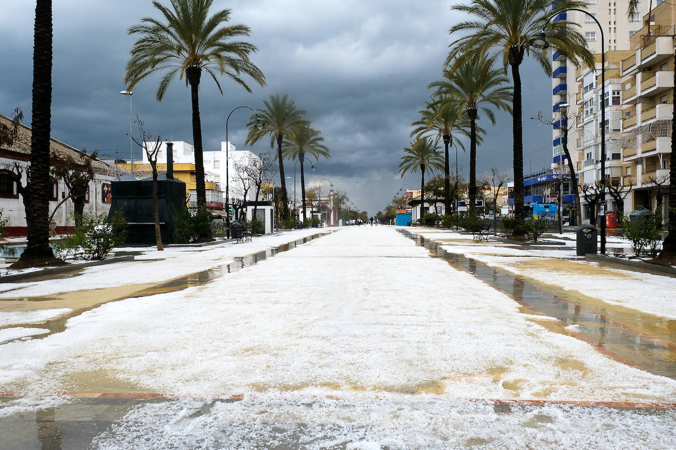 FOTOS: Estampas insólitas en Sanlúcar tras la granizada