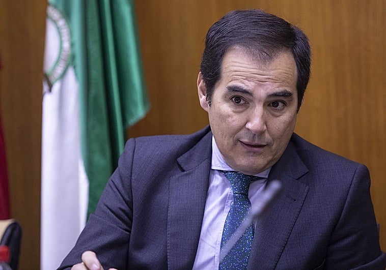 El consejero destaca la «transparencia» con los juzgados de San José y marca la ciudad de la justicia como «meta final»