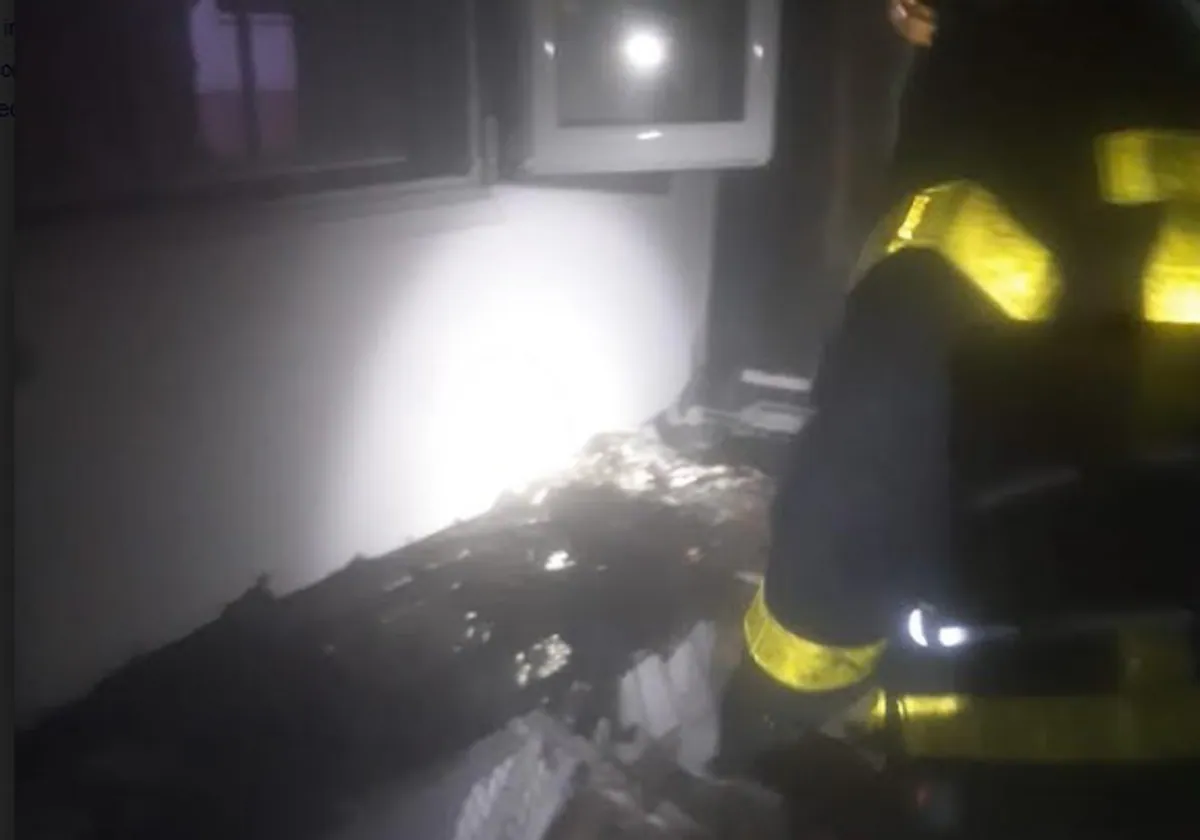 Dos incendios simultáneos ponen a prueba a los bomberos de Jerez