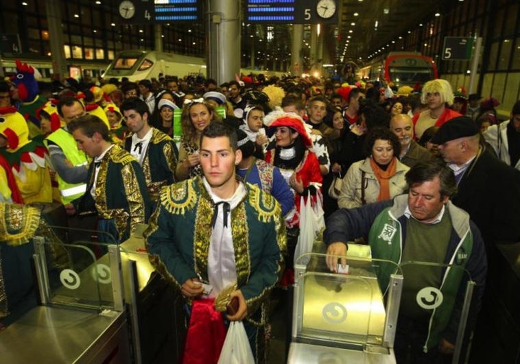 ¿Cómo llegar a Cádiz en Carnaval? Trenes, autobuses, tranvía, catamarán o en coche