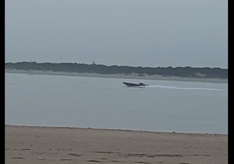 Vídeo: Sanlúcar, el paseo de las narcolanchas por la desembocadura suma y sigue