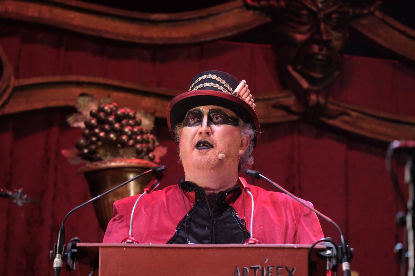 Las imágenes de la quema del Gran Momo 2023 y el ambiente en Cádiz el Martes de Carnaval