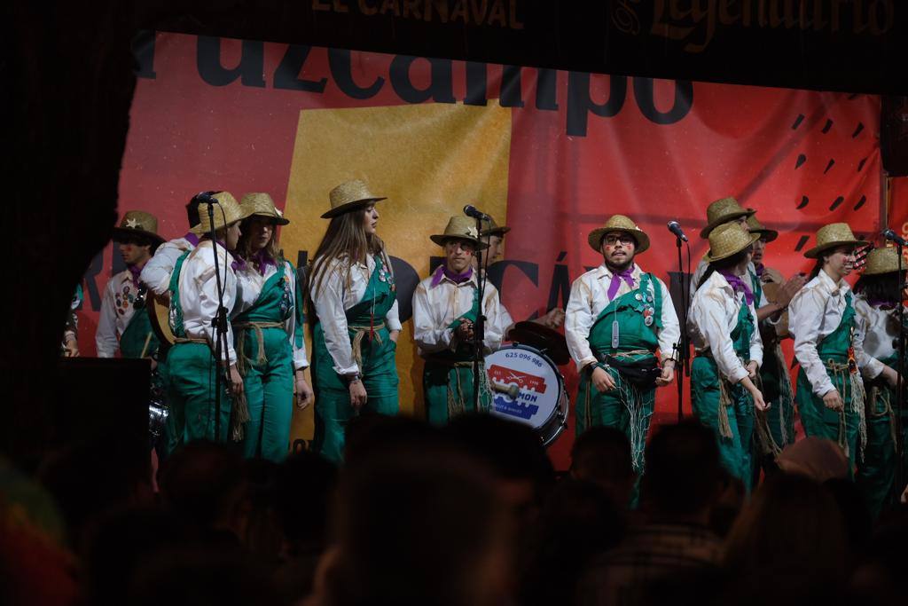 Las imágenes de la quema del Gran Momo 2023 y el ambiente en Cádiz el Martes de Carnaval