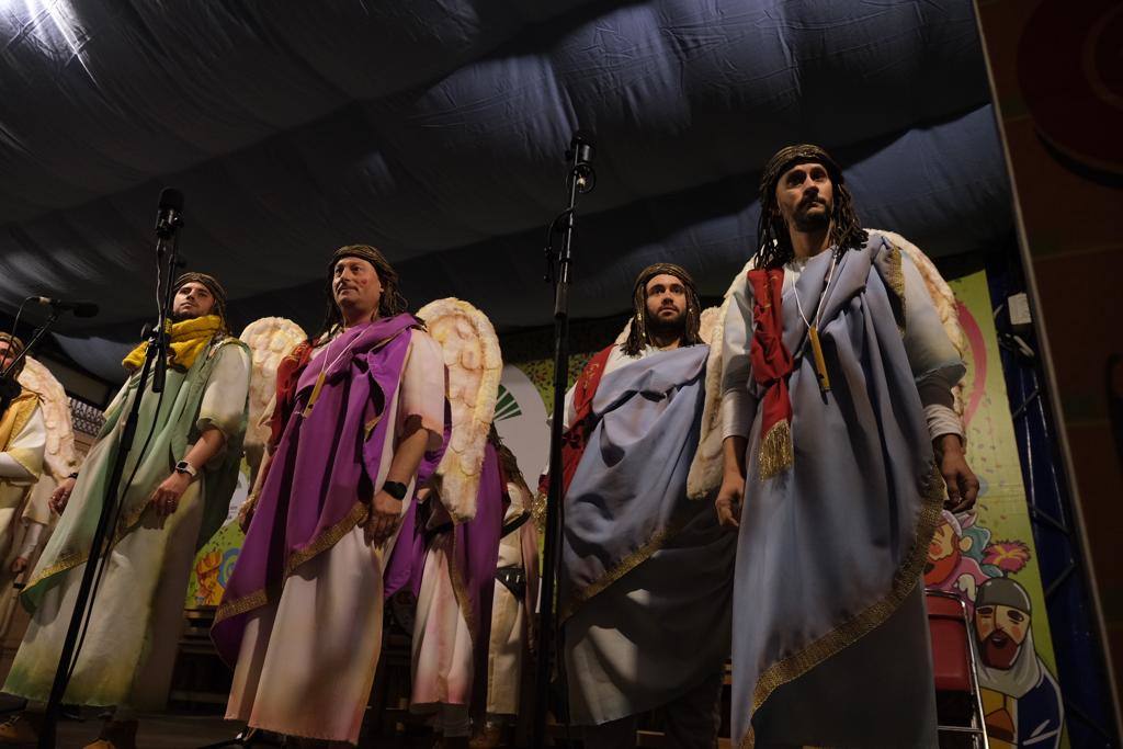 Las imágenes de la quema del Gran Momo 2023 y el ambiente en Cádiz el Martes de Carnaval