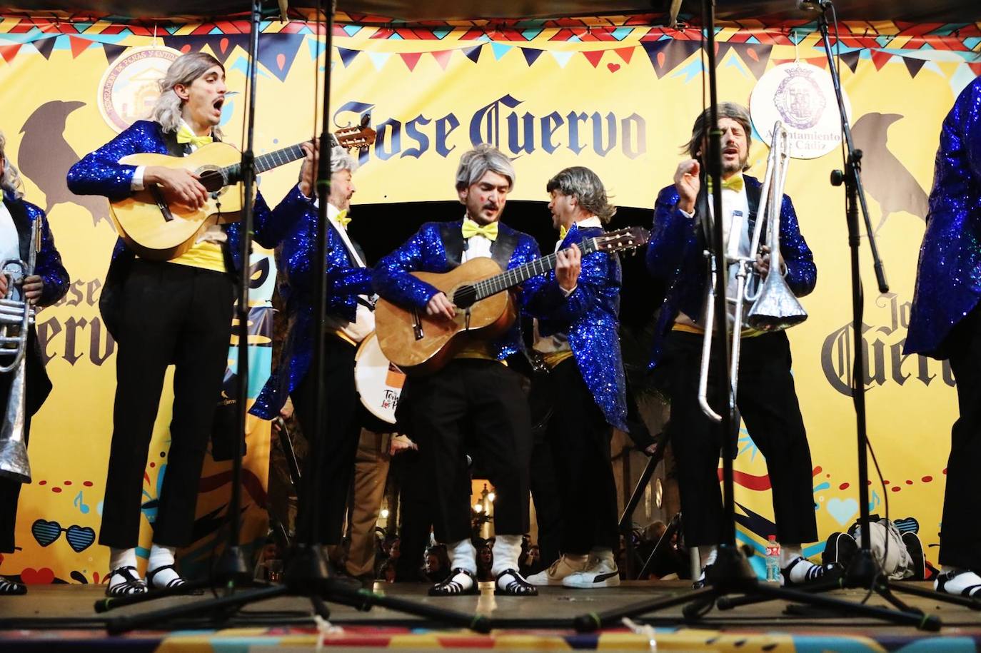 Las imágenes del jueves de Carnaval en Cádiz