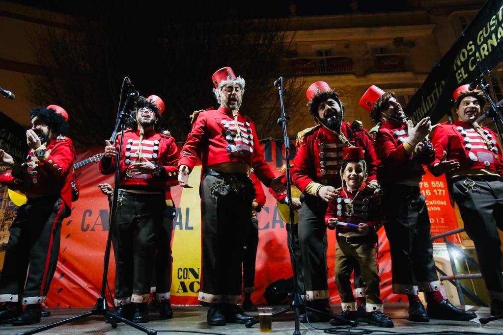 Las imágenes del jueves de Carnaval en Cádiz