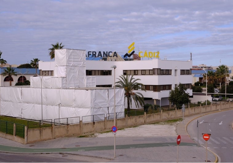 El nuevo edificio en cruz de Zona Franca se inaugurará en las próximas semanas