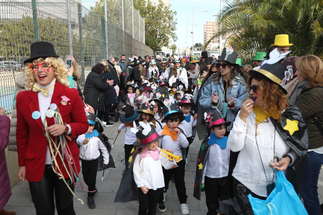 Las imágenes del &#039;Circo de emociones&#039; del Carnaval en el colegio Tierno Galván de Cádiz