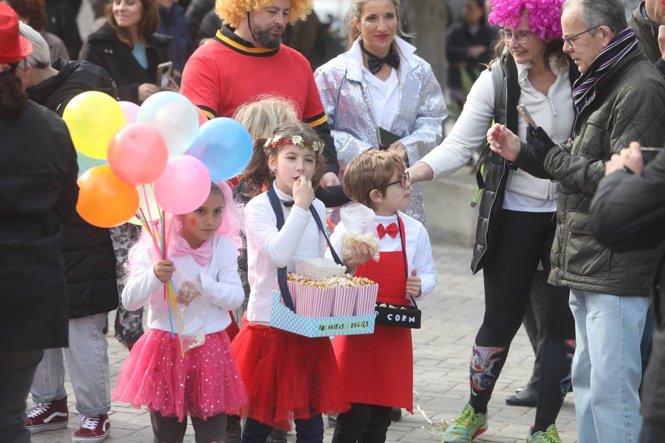 Las imágenes del &#039;Circo de emociones&#039; del Carnaval en el colegio Tierno Galván de Cádiz