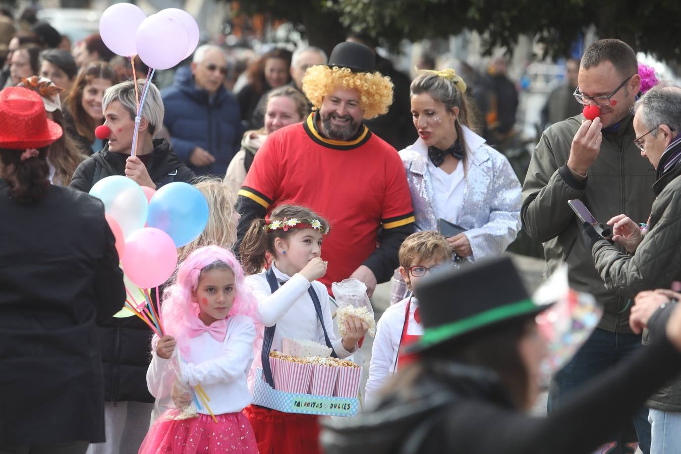 Las imágenes del &#039;Circo de emociones&#039; del Carnaval en el colegio Tierno Galván de Cádiz