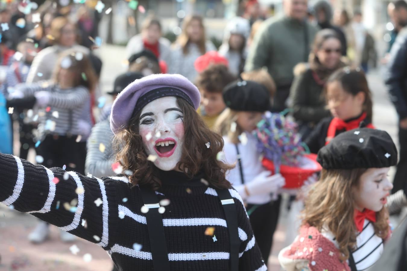 Las imágenes del &#039;Circo de emociones&#039; del Carnaval en el colegio Tierno Galván de Cádiz