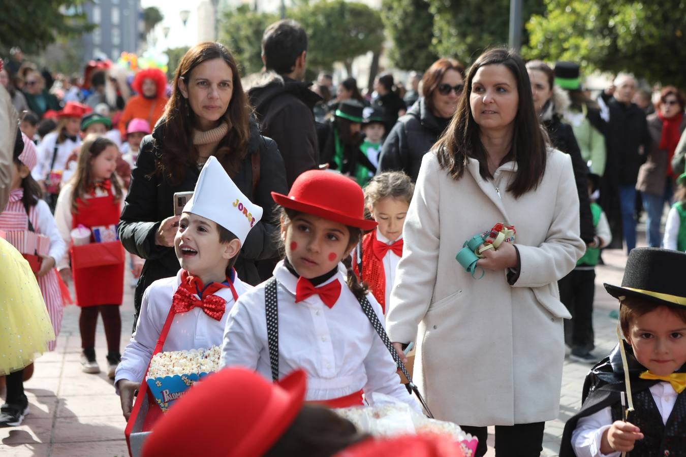 Las imágenes del &#039;Circo de emociones&#039; del Carnaval en el colegio Tierno Galván de Cádiz