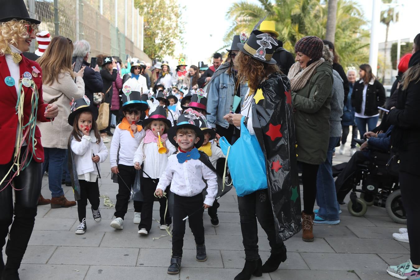 Las imágenes del &#039;Circo de emociones&#039; del Carnaval en el colegio Tierno Galván de Cádiz