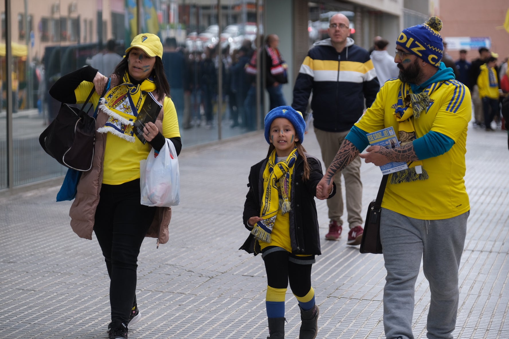 Búscate en los alrededores del estadio antes del partido Cádiz - Rayo