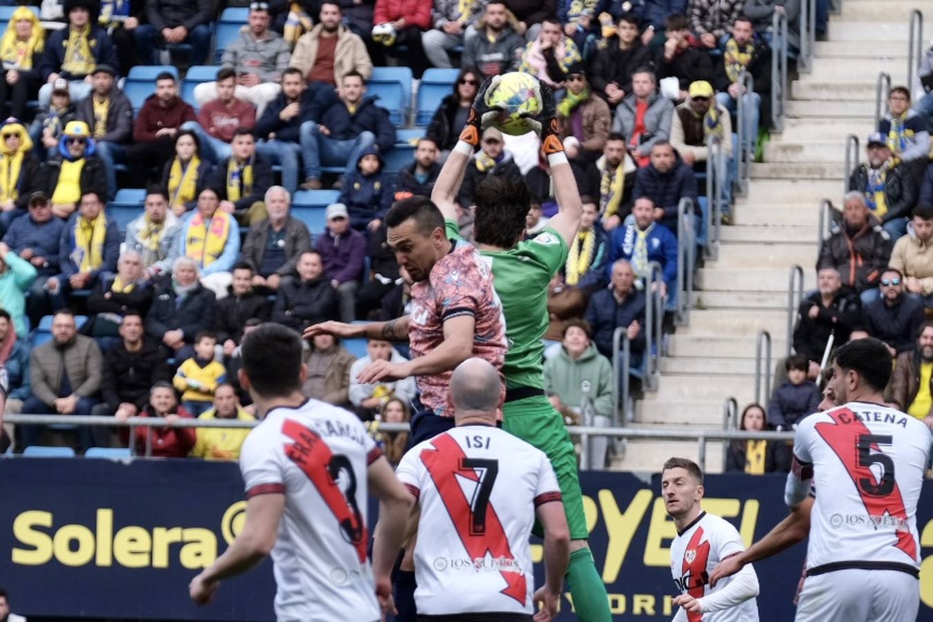 Las imágenes del partido Cádiz CF- Rayo Vallecano en Carranza