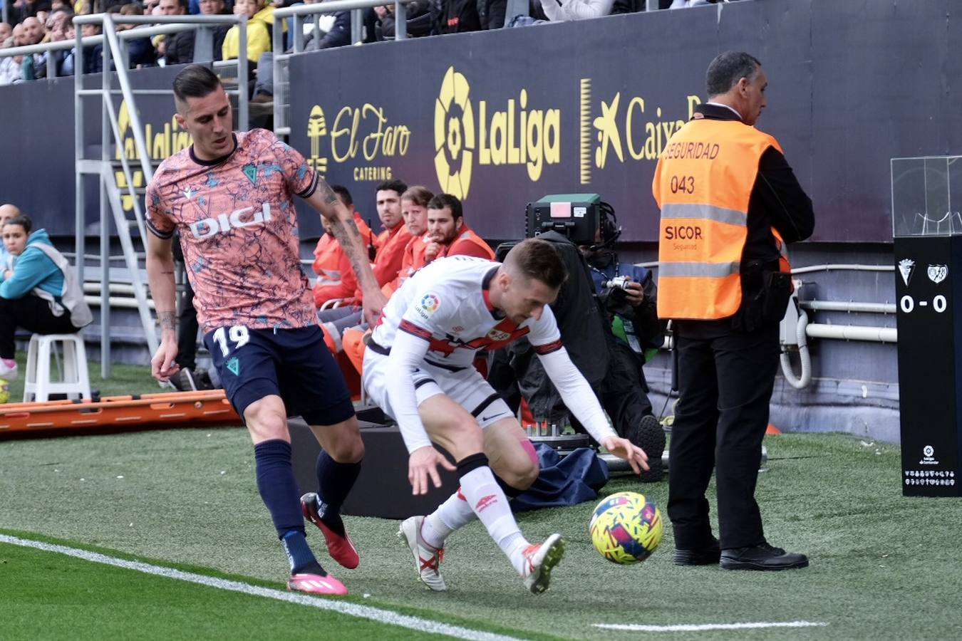 Las imágenes del partido Cádiz CF- Rayo Vallecano en Carranza