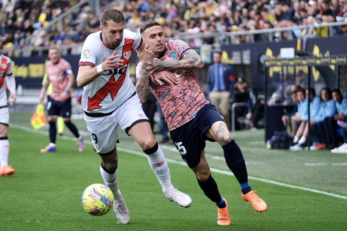 Las imágenes del partido Cádiz CF- Rayo Vallecano en Carranza