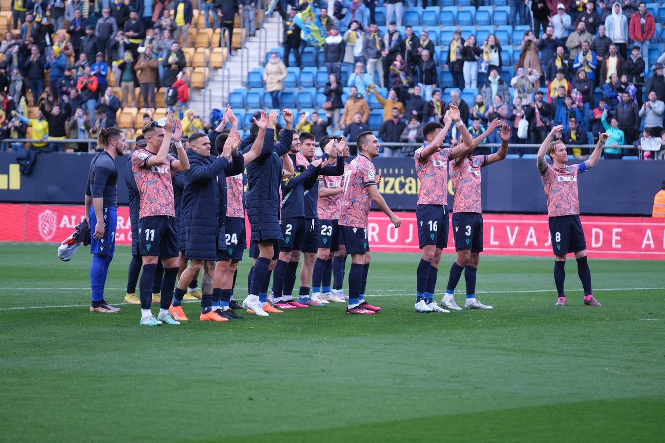 Las imágenes del partido Cádiz CF- Rayo Vallecano en Carranza