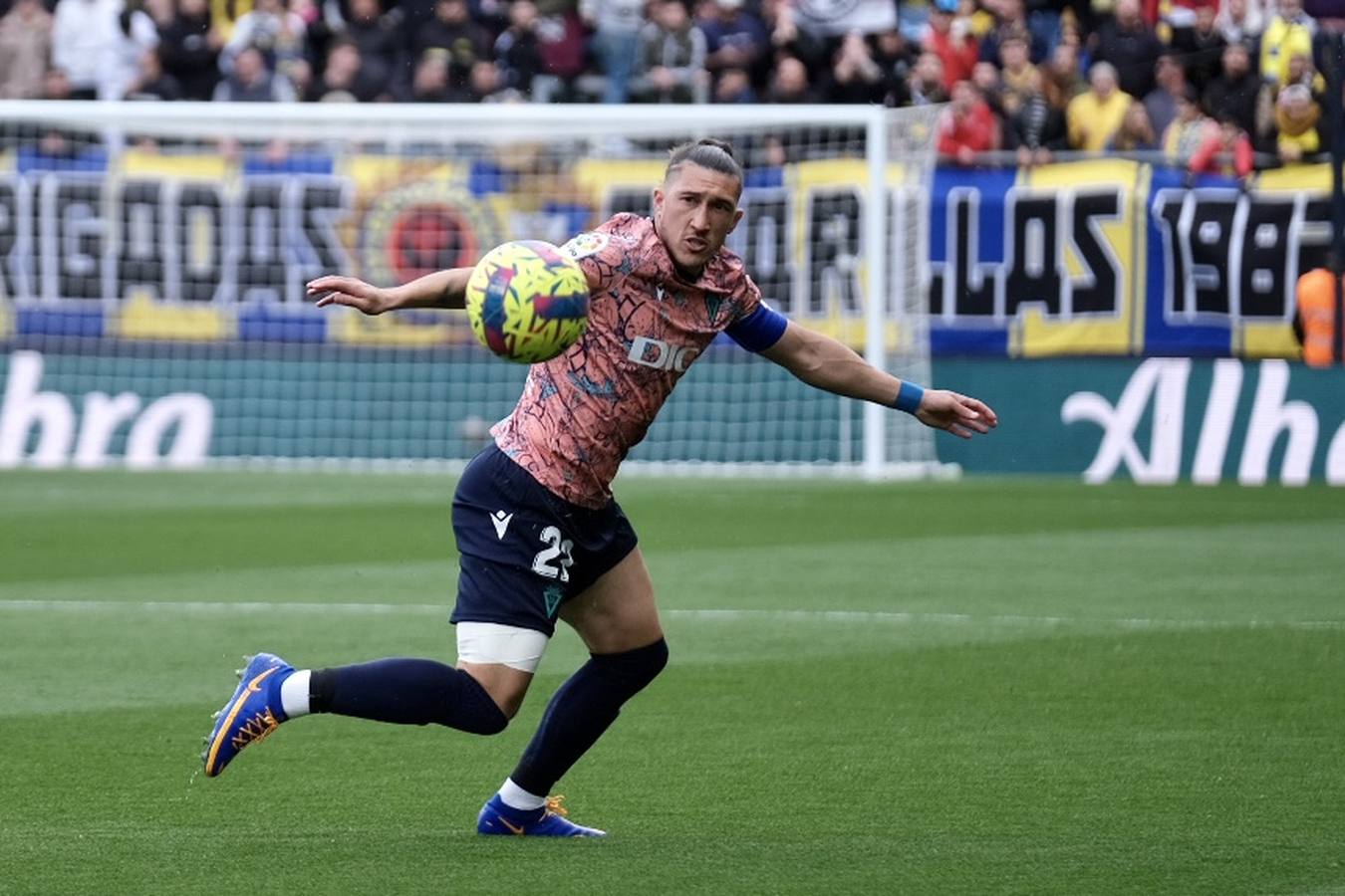 Las imágenes del partido Cádiz CF- Rayo Vallecano en Carranza