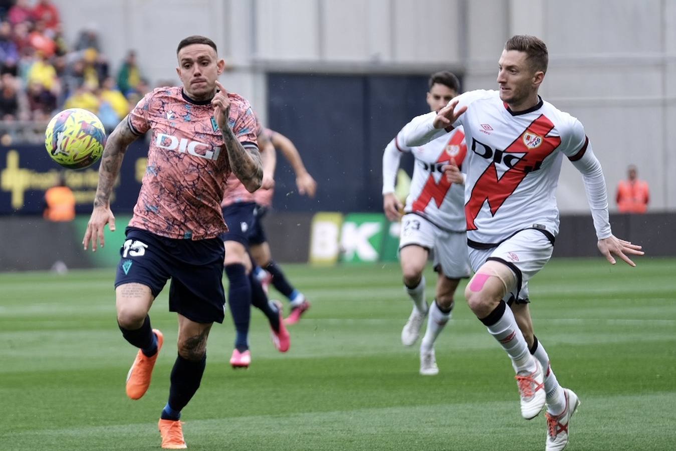 Las imágenes del partido Cádiz CF- Rayo Vallecano en Carranza