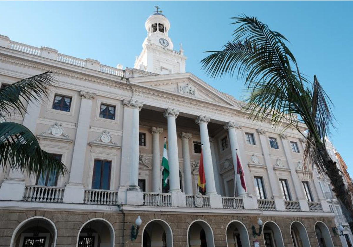 Fachada del Ayuntamiento de Cádiz, situado en la plaza San Juan de Dios.