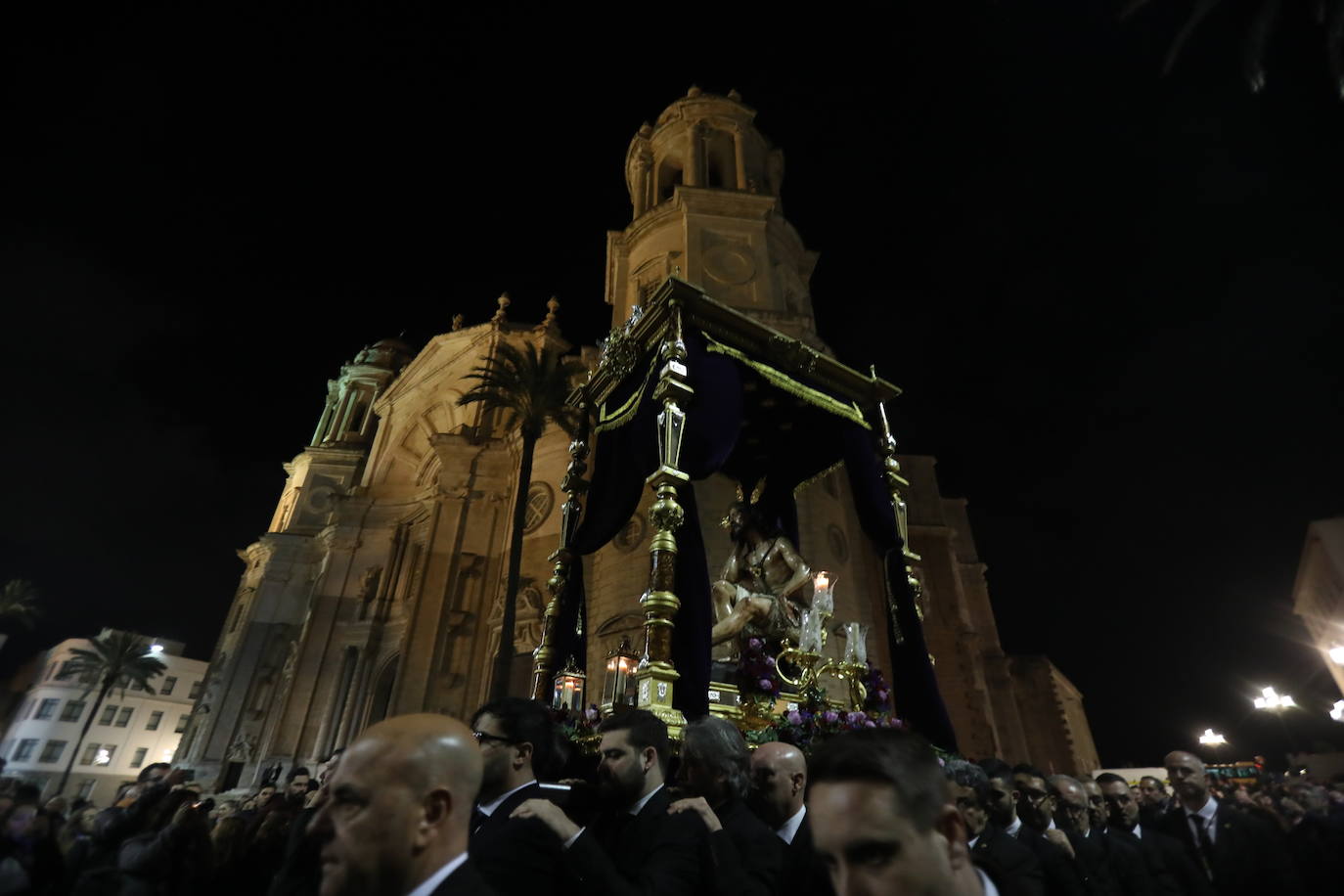 Fotos: Así ha sido el Vía Crucis Oficial de Cádiz