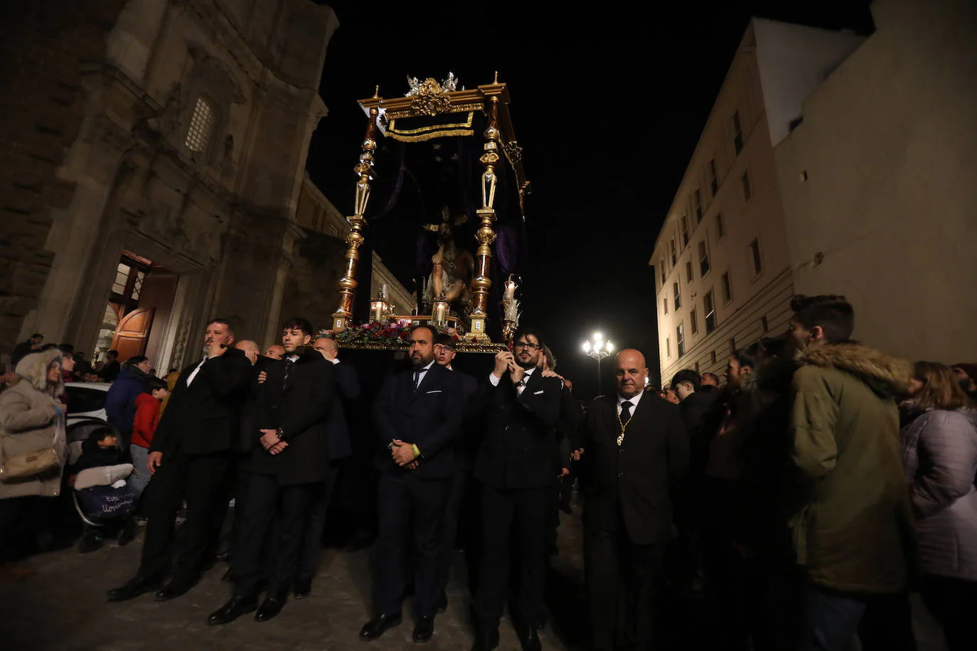 Fotos: Así ha sido el Vía Crucis Oficial de Cádiz