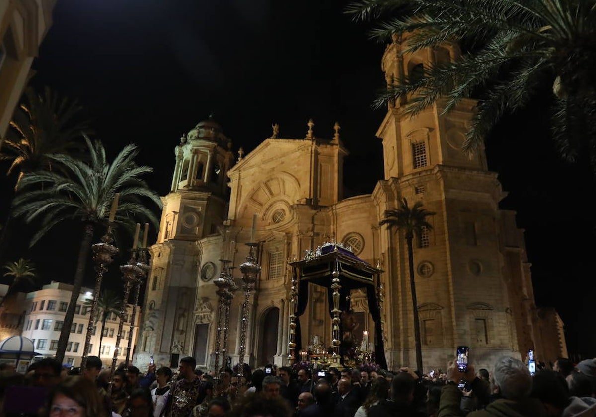 Celebración del Vía Crucis Oficial de Cádiz.