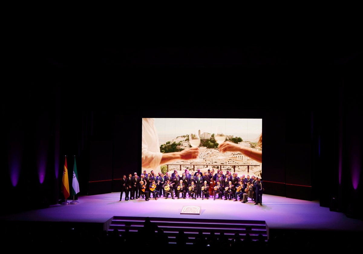 Actuación del coro de Julio Pardo en el Teatro de la Maestranza