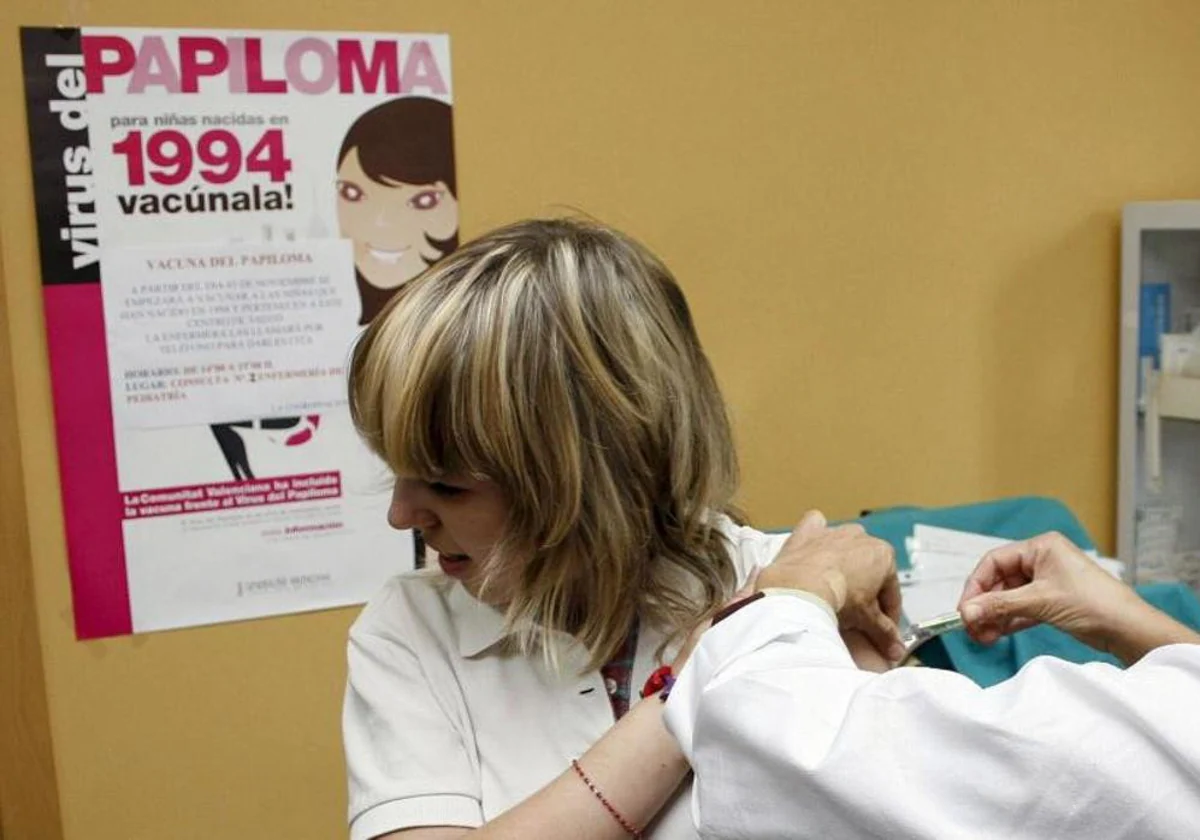 Salud vacuna a los primeros 500 chicos de 12 años contra el papilomavirus