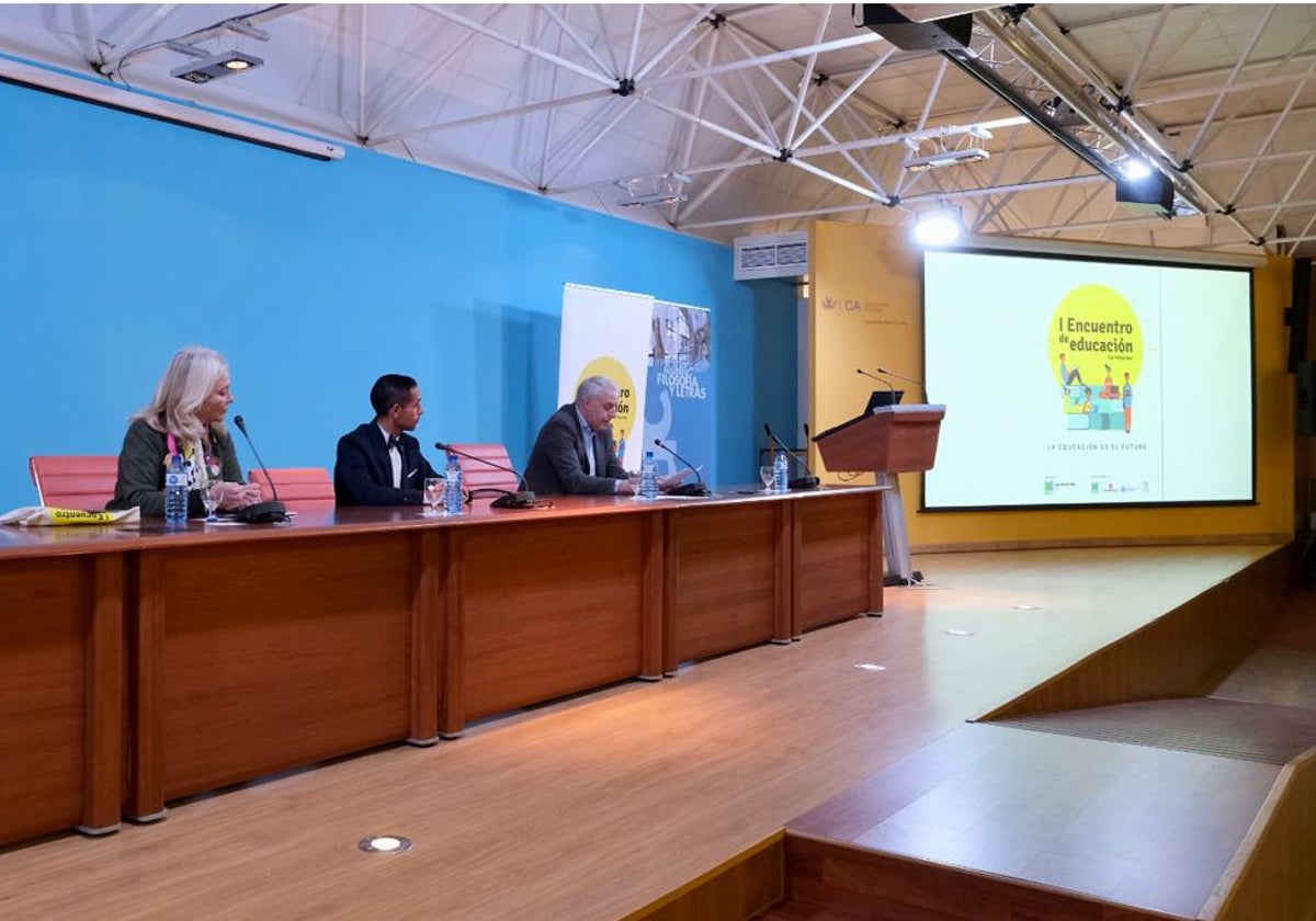 Momento de la inauguración de este encuentro que ha reunido a educadores