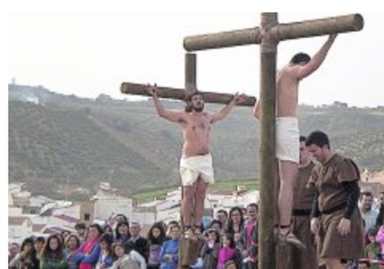 Alcalá del Valle recrea la Pasión de Cristo con la participación de casi un centenar de personas