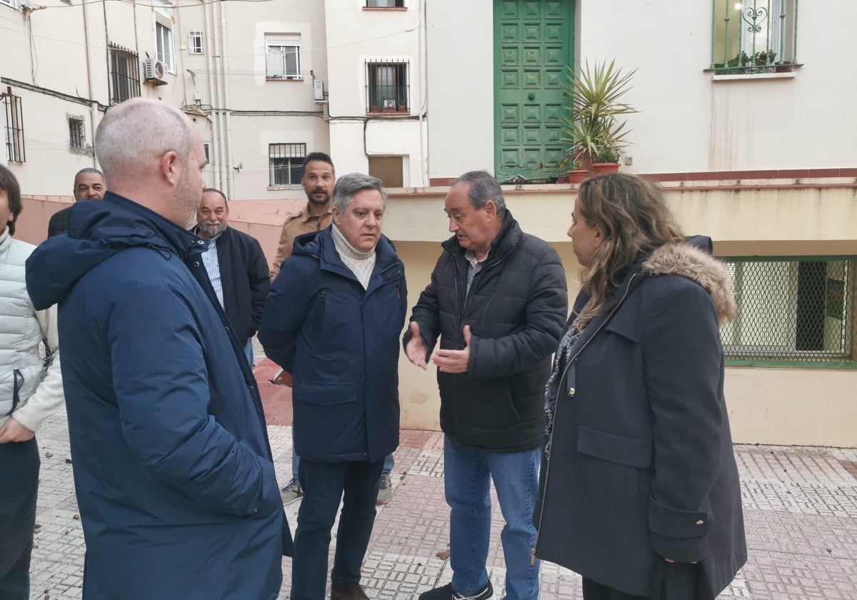 La falta de mantenimiento, principal problema de los vecinos de Guillén Moreno y San Severiano en Cádiz