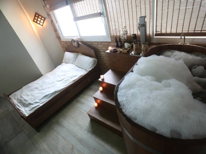 Así es el nuevo Spa de Cerveza del hotel Cádiz Bahía, el Beer Spa más grande de España