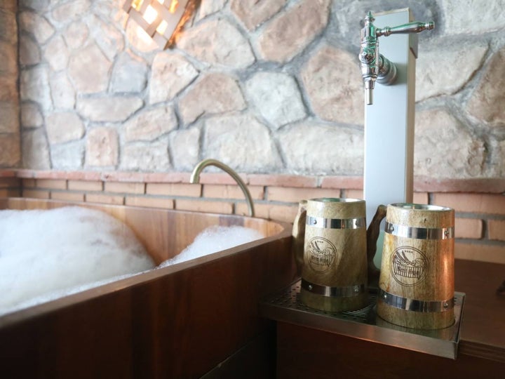 Así es el nuevo Spa de Cerveza del hotel Cádiz Bahía, el Beer Spa más grande de España